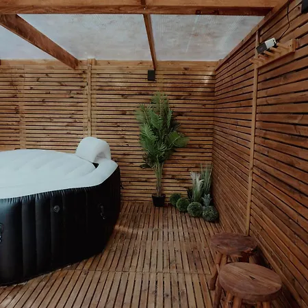 Le Tipi Avec Jacuzzi Et Jardin Chalet *