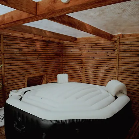 Le Tipi Avec Jacuzzi Et Jardin